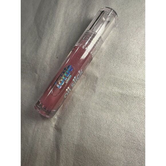 lottie london oil slick 100% Vegan Lip Oil color: watermelon sugar Fill: 3.8ml - Picture 2 of 4